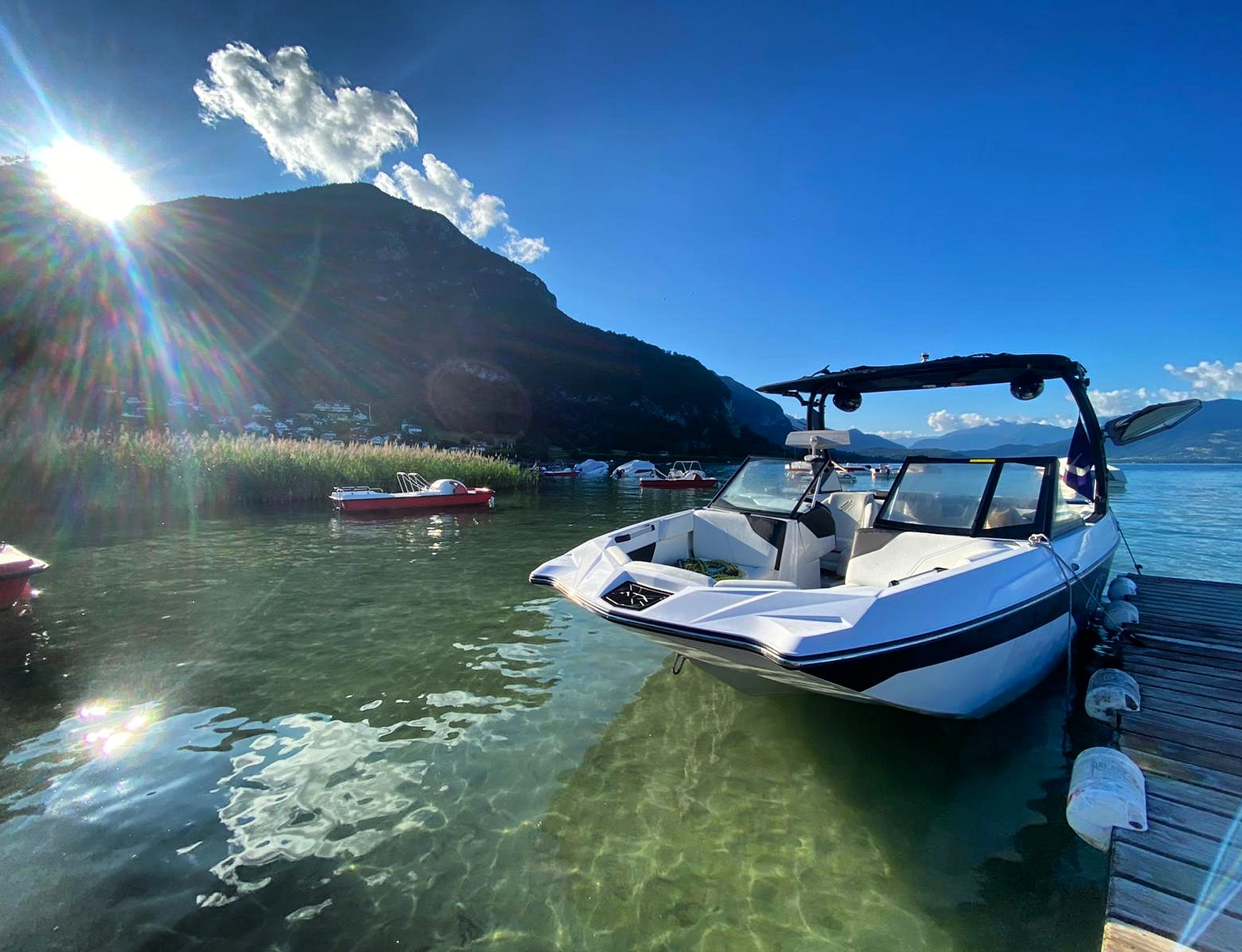 bateau moteur location pour wakeboard annecy