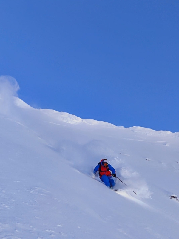 Ski poudreuse moniteur ski aravis clusaz Cohendet
