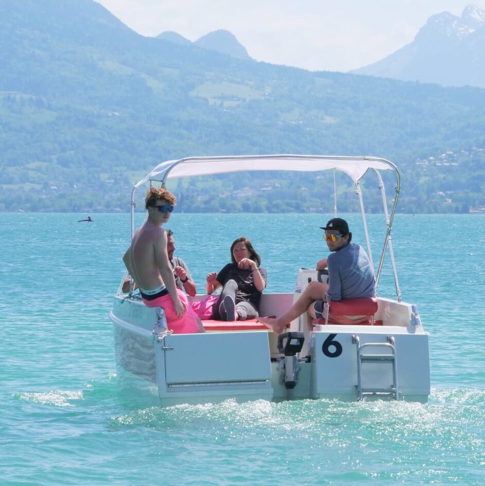 location bateau sans permis balade lac annecy